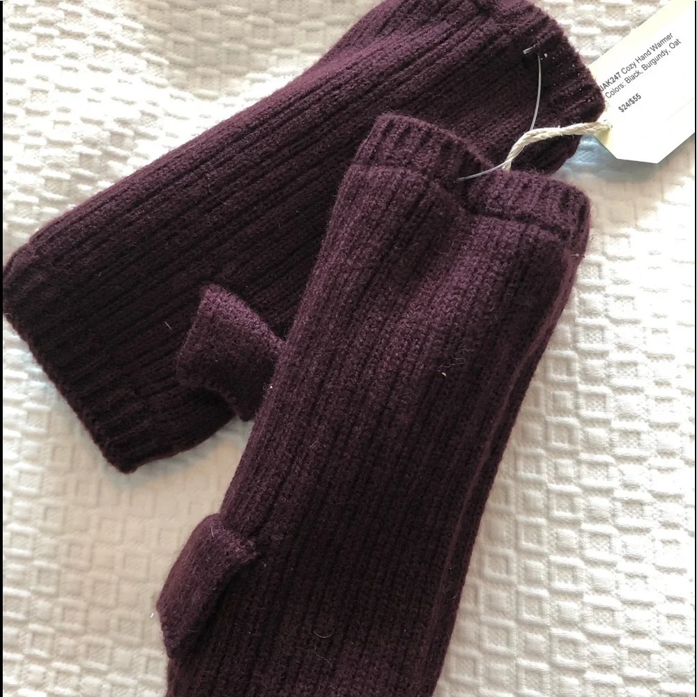 Bujibaja Hat Attack Cozy Hand Warmers In Burgundy